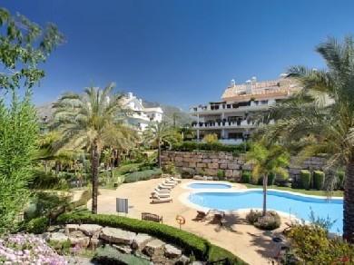 Apartamento con 2 dormitorios se vende en Marbella, Costa del Sol