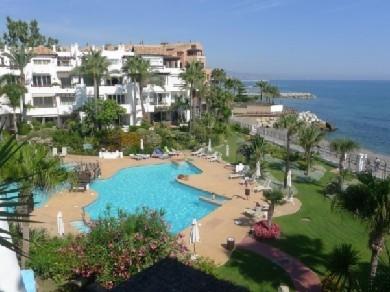 Apartamento con 3 dormitorios se vende en Marbella, Costa del Sol