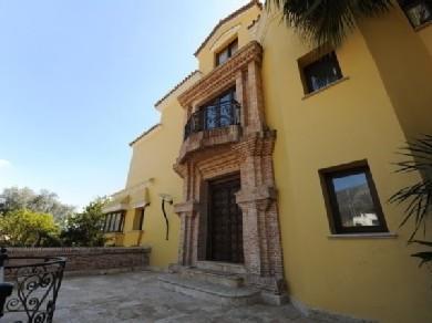 Chalet con 6 dormitorios se vende en Marbella, Costa del Sol