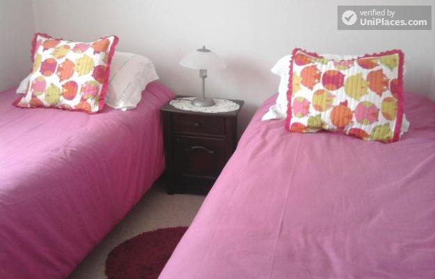 Rooms available - 2-bedroom apartment for girls in residential Pozuelo