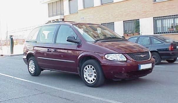 Venta de coche Chrysler Voyager SE 2.5 CRD '01 en Madrid