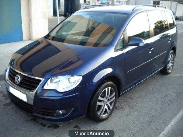 Volkswagen Touran 2.0TDI Highline CON NAVI