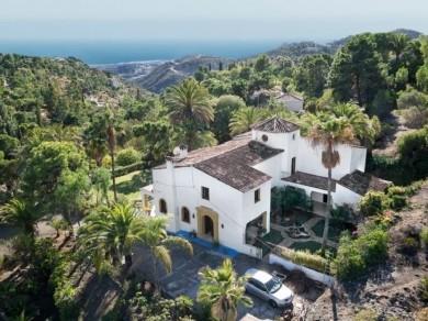 Chalet con 3 dormitorios se vende en Marbella, Costa del Sol