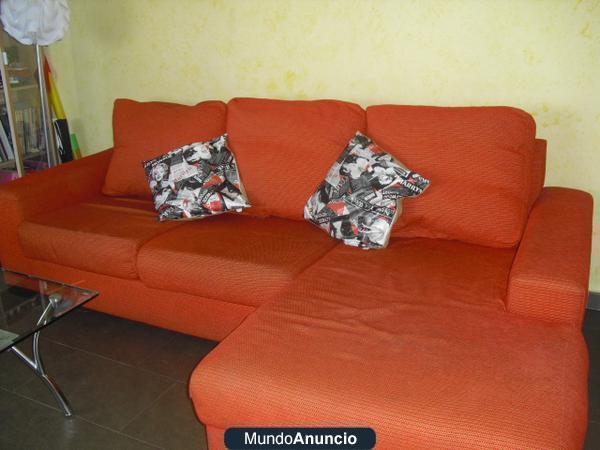 VENDO SOFA-NARANJA 3 PLAZAS- USADO POR 220 EUROS Y SCOTER