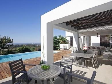 Chalet con 4 dormitorios se vende en Benahavis, Costa del Sol