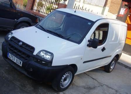 Venta de Fiat DOBLO CARGO JTD '02 en Madrid