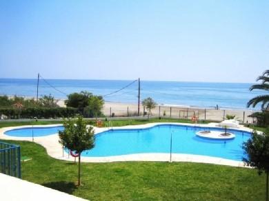 Apartamento con 2 dormitorios se vende en Marbella, Costa del Sol