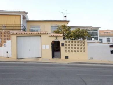 Chalet con 4 dormitorios se vende en Torremolinos, Costa del Sol