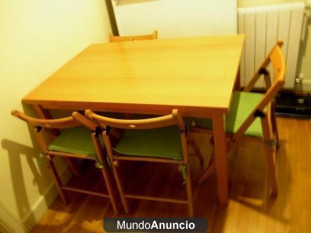 Juego de mesa y 4 sillas  ideal para salón