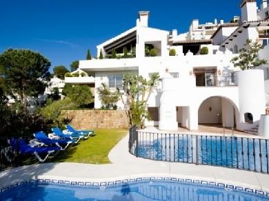 Apartamento con 3 dormitorios se vende en Marbella, Costa del Sol