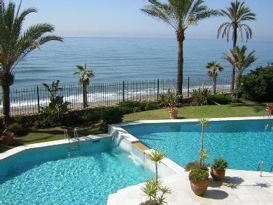 Chalet con 14 dormitorios se vende en Marbella, Costa del Sol