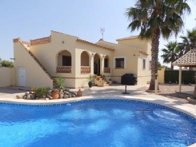 Chalet con 2 dormitorios se vende en Catral, Vega Baja Torrevieja