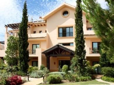 Apartamento con 3 dormitorios se vende en Marbella, Costa del Sol