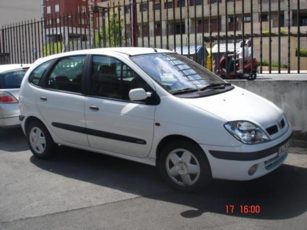 Venta de coche Renault SCENIC 1.9 DTI '03 en Leioa