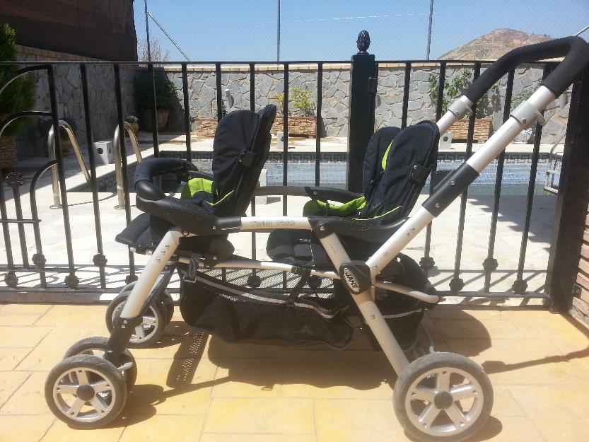 Vendo carro gemelar jane modelo twin two en perfecto estado.regalo 2 fundas polares