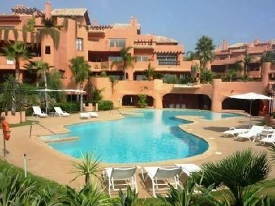 Apartamento con 4 dormitorios se vende en Marbella, Costa del Sol