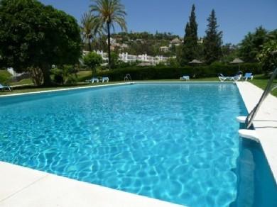 Apartamento con 2 dormitorios se vende en Marbella, Costa del Sol