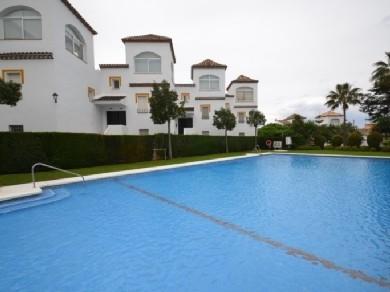 Apartamento con 2 dormitorios se vende en Marbella, Costa del Sol