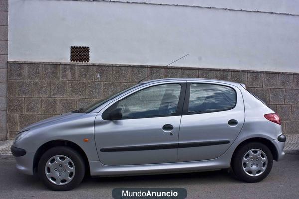 VENDO PEUGEOT 206. 3000 €