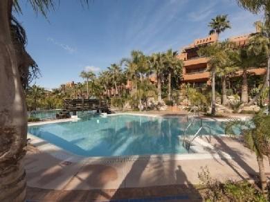 Apartamento con 3 dormitorios se vende en Marbella, Costa del Sol