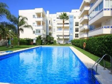 Apartamento con 2 dormitorios se vende en Marbella, Costa del Sol