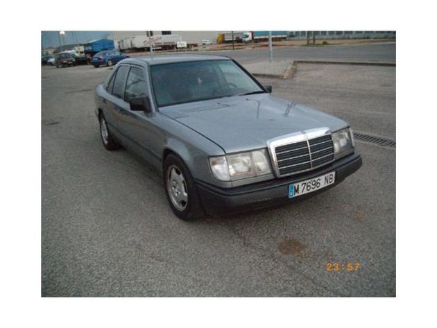 MERCEDES-BENZ 200 300D TURBO