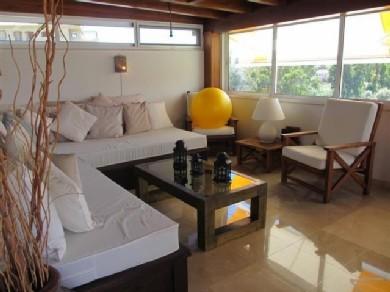 Apartamento con 2 dormitorios se vende en Marbella, Costa del Sol