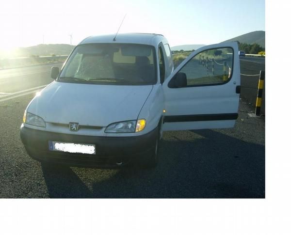 VENDO FURGONETA AñO 2002 (PEUGEOT PARTNER)