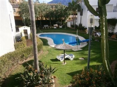 Apartamento con 2 dormitorios se vende en Marbella, Costa del Sol