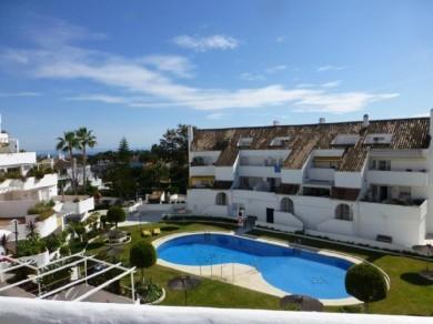 Apartamento con 2 dormitorios se vende en Marbella, Costa del Sol