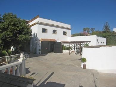 Chalet con 4 dormitorios se vende en Marbella, Costa del Sol