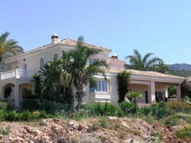 Chalet con 5 dormitorios se vende en Marbella, Costa del Sol