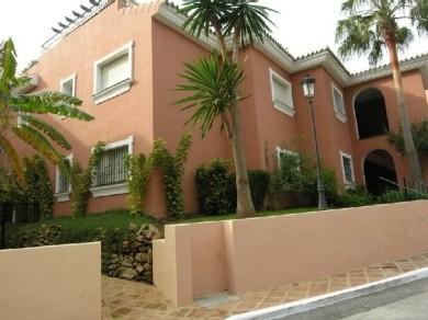 Apartamento con 3 dormitorios se vende en Estepona, Costa del Sol