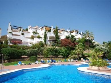 Apartamento con 2 dormitorios se vende en Marbella, Costa del Sol