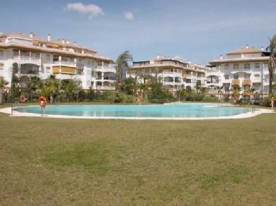 Apartamento con 2 dormitorios se vende en Marbella, Costa del Sol