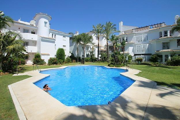 Apartamento a la venta en Nueva Andalucía Costa del Sol