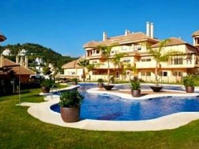 Apartamento con 2 dormitorios se vende en Marbella, Costa del Sol