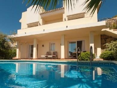 Chalet con 3 dormitorios se vende en Marbella, Costa del Sol