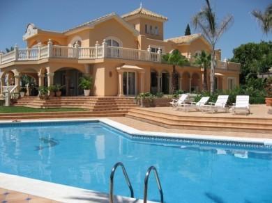 Chalet con 7 dormitorios se vende en Marbella, Costa del Sol