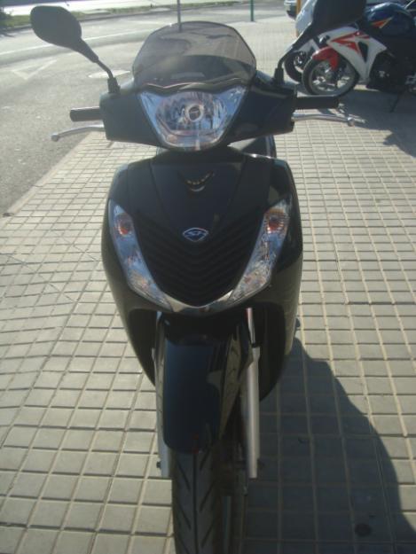 honda sh 125 i negra