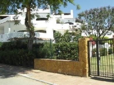 Apartamento con 3 dormitorios se vende en Marbella, Costa del Sol