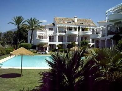 Apartamento con 3 dormitorios se vende en Marbella, Costa del Sol