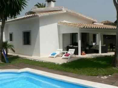 Chalet con 3 dormitorios se vende en Estepona, Costa del Sol