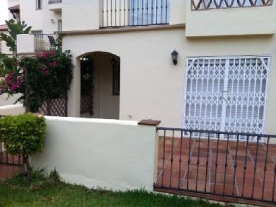 Apartamento con 2 dormitorios se vende en Marbella, Costa del Sol