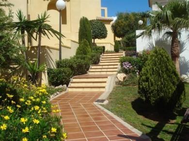 Apartamento con 3 dormitorios se vende en Casares Costa, Costa del Sol