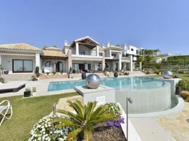 Chalet con 5 dormitorios se vende en Estepona, Costa del Sol