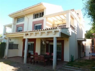 Chalet con 6 dormitorios se vende en Benalmadena Costa, Costa del Sol