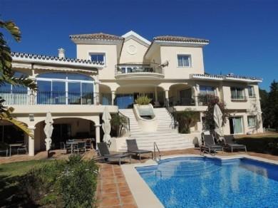 Chalet con 6 dormitorios se vende en Marbella, Costa del Sol