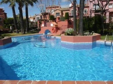 Apartamento con 3 dormitorios se vende en Benahavis, Costa del Sol