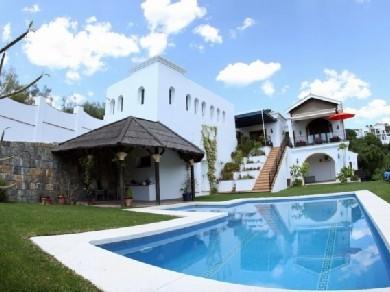 Chalet con 4 dormitorios se vende en Benahavis, Costa del Sol